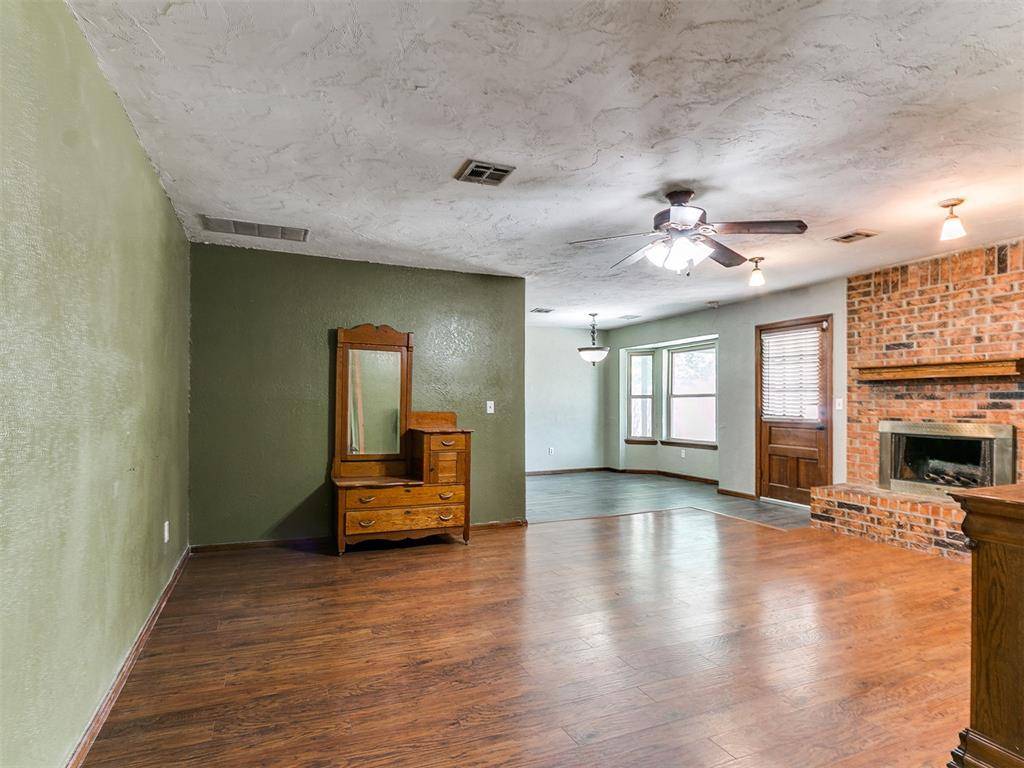 1506 Glenwood DR, Moore, OK 73160