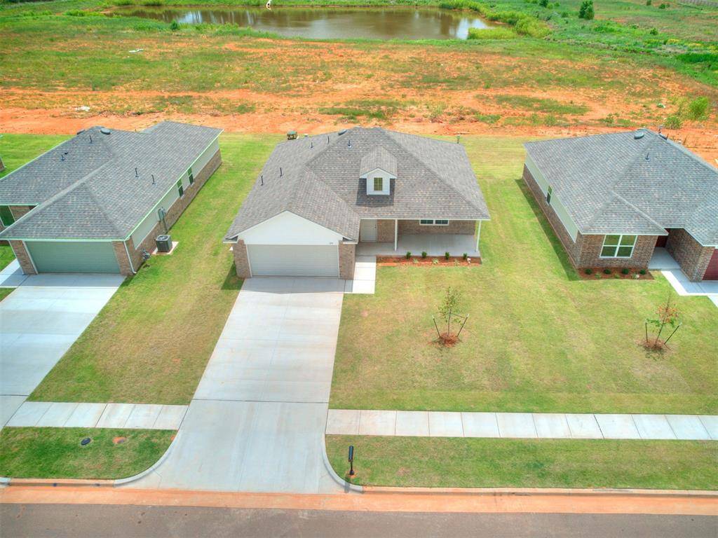 1212 E Stallion LN, Mustang, OK 73064