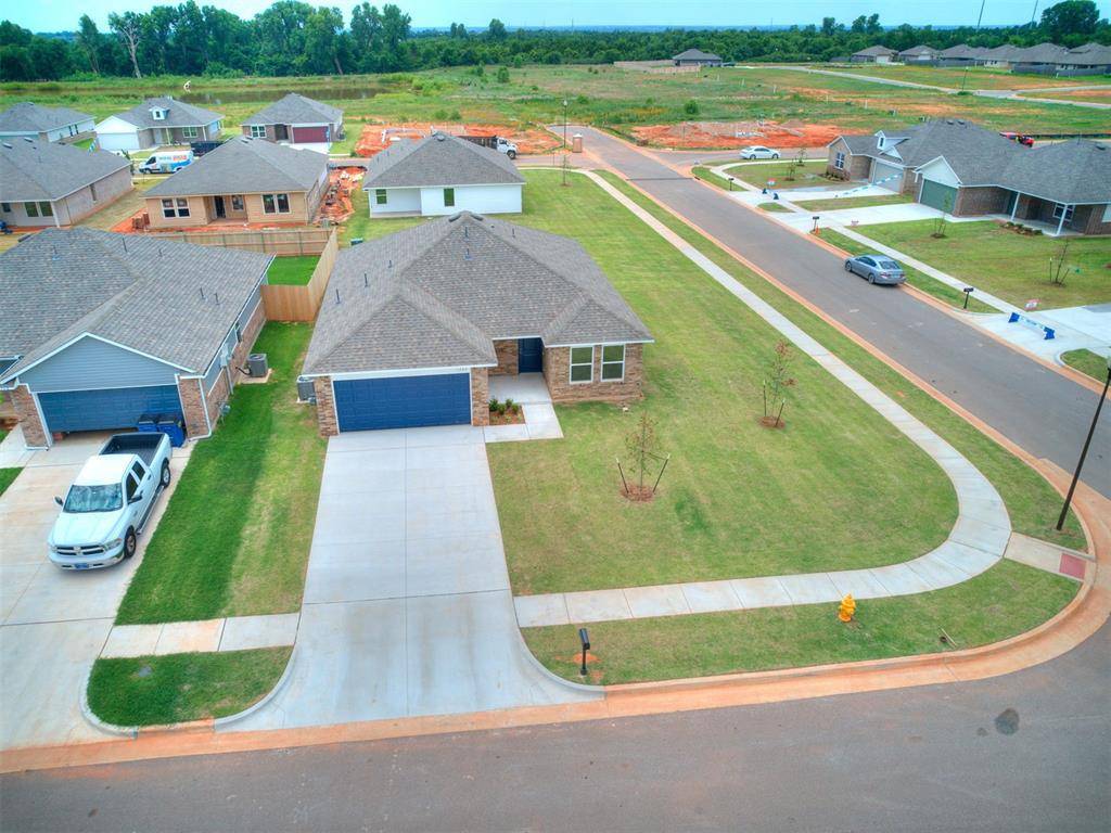 1204 E Ruger LN, Mustang, OK 73064