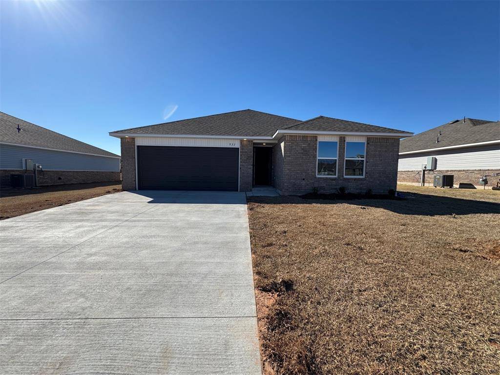 937 S Buffalo LN, Mustang, OK 73064