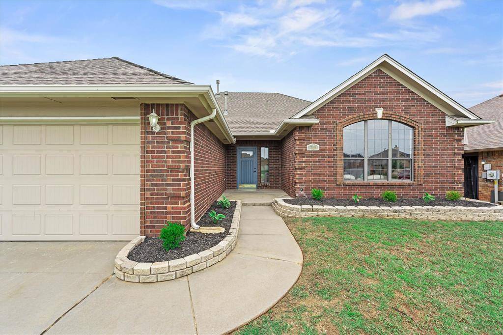 725 NE 20th ST, Moore, OK 73160