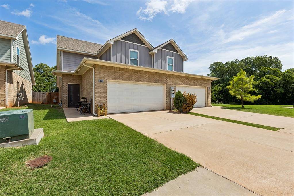2109 Camino Del Plaza LN, Edmond, OK 73013