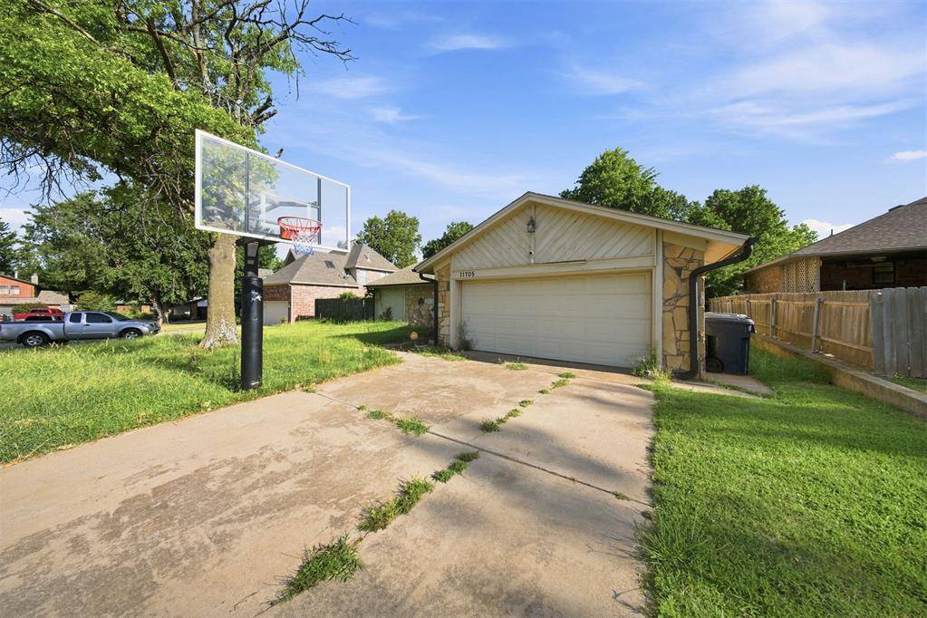 11705 NW 117th ST, Yukon, OK 73099