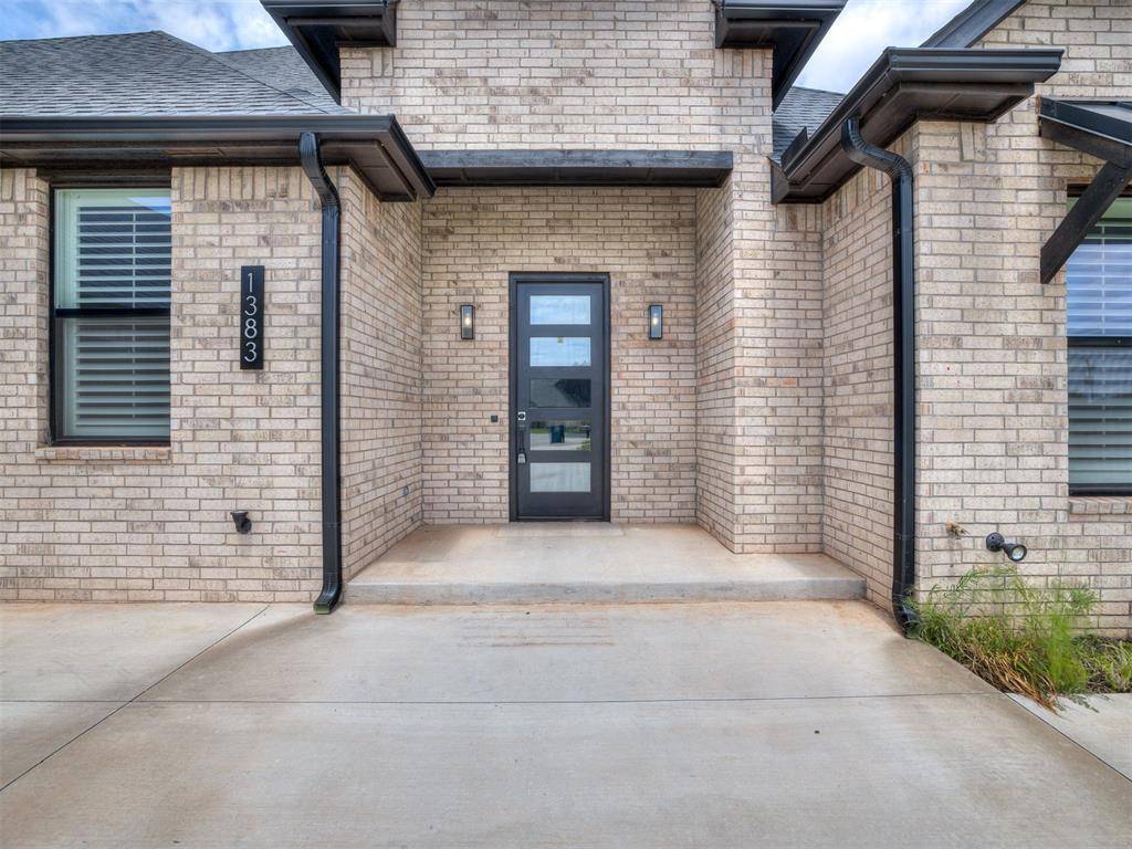 1383 S Gabes Court DR, Mustang, OK 73064