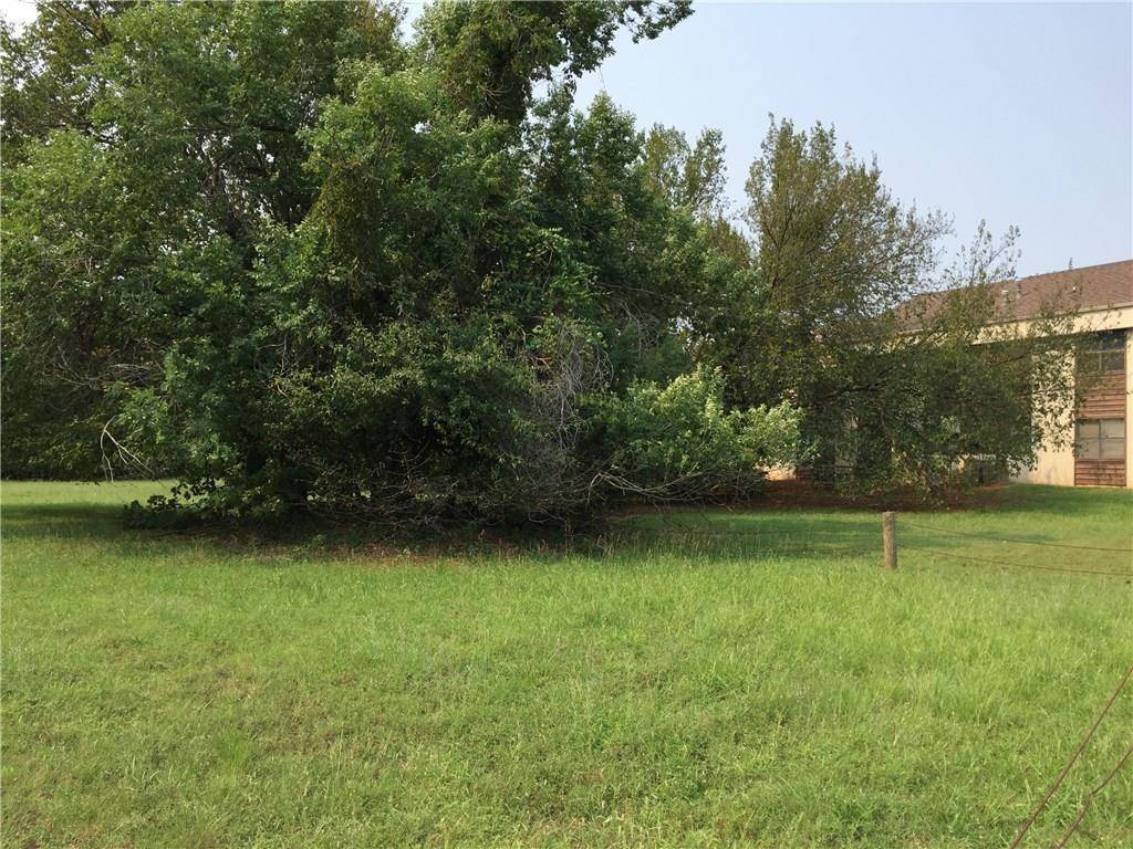 2 Canyon Park CIR, Edmond, OK 73013