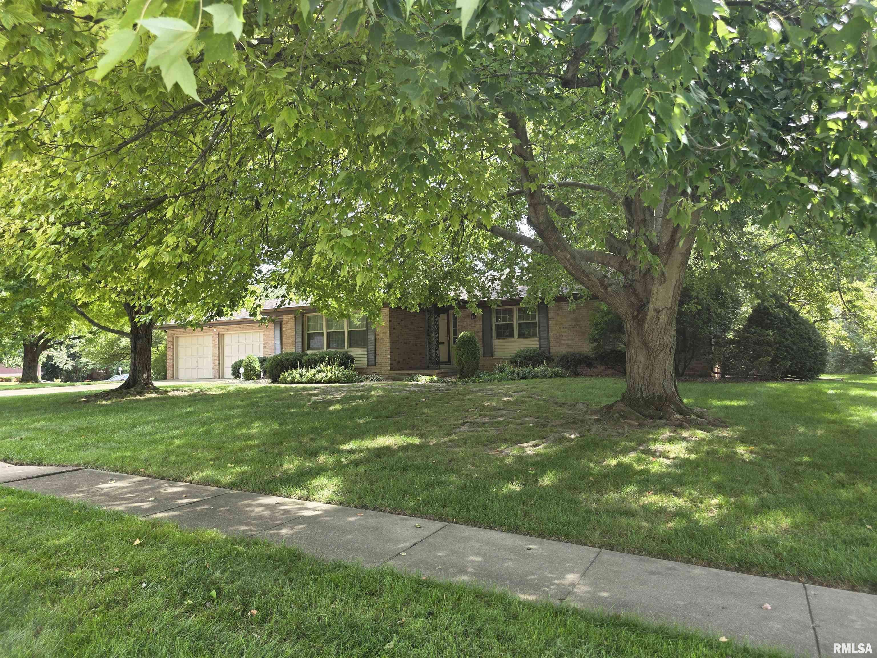 921 BIRCHWOOD DR, Washington, IL 61571