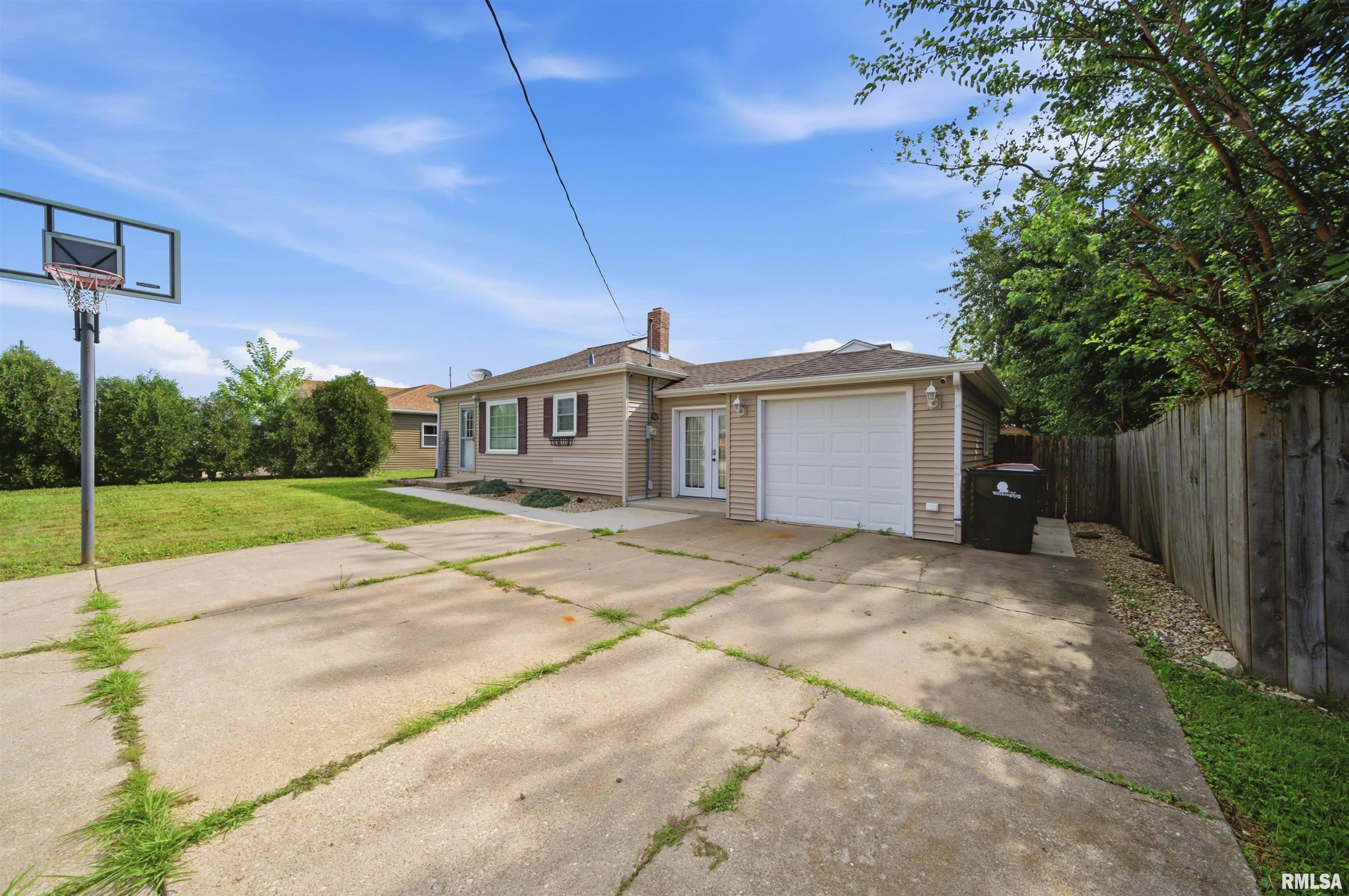 105 STERLING ST, Washington, IL 61571