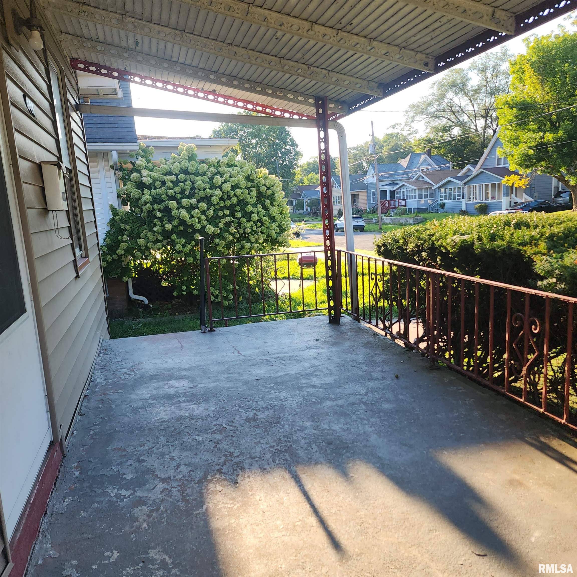 1000 W HANSSLER PL, Peoria, IL 61604