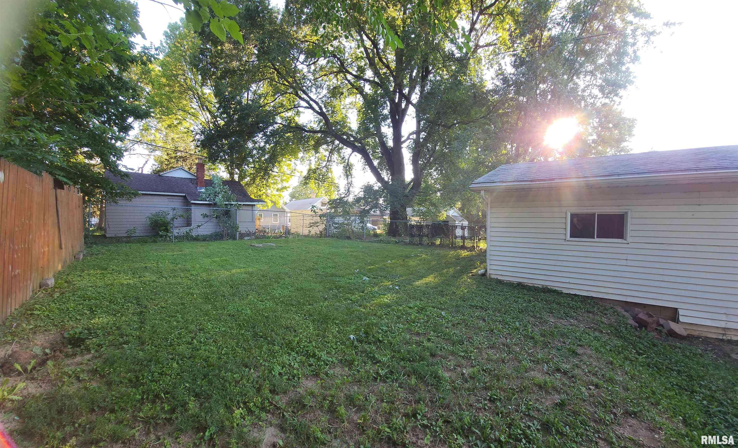 1000 W HANSSLER PL, Peoria, IL 61604