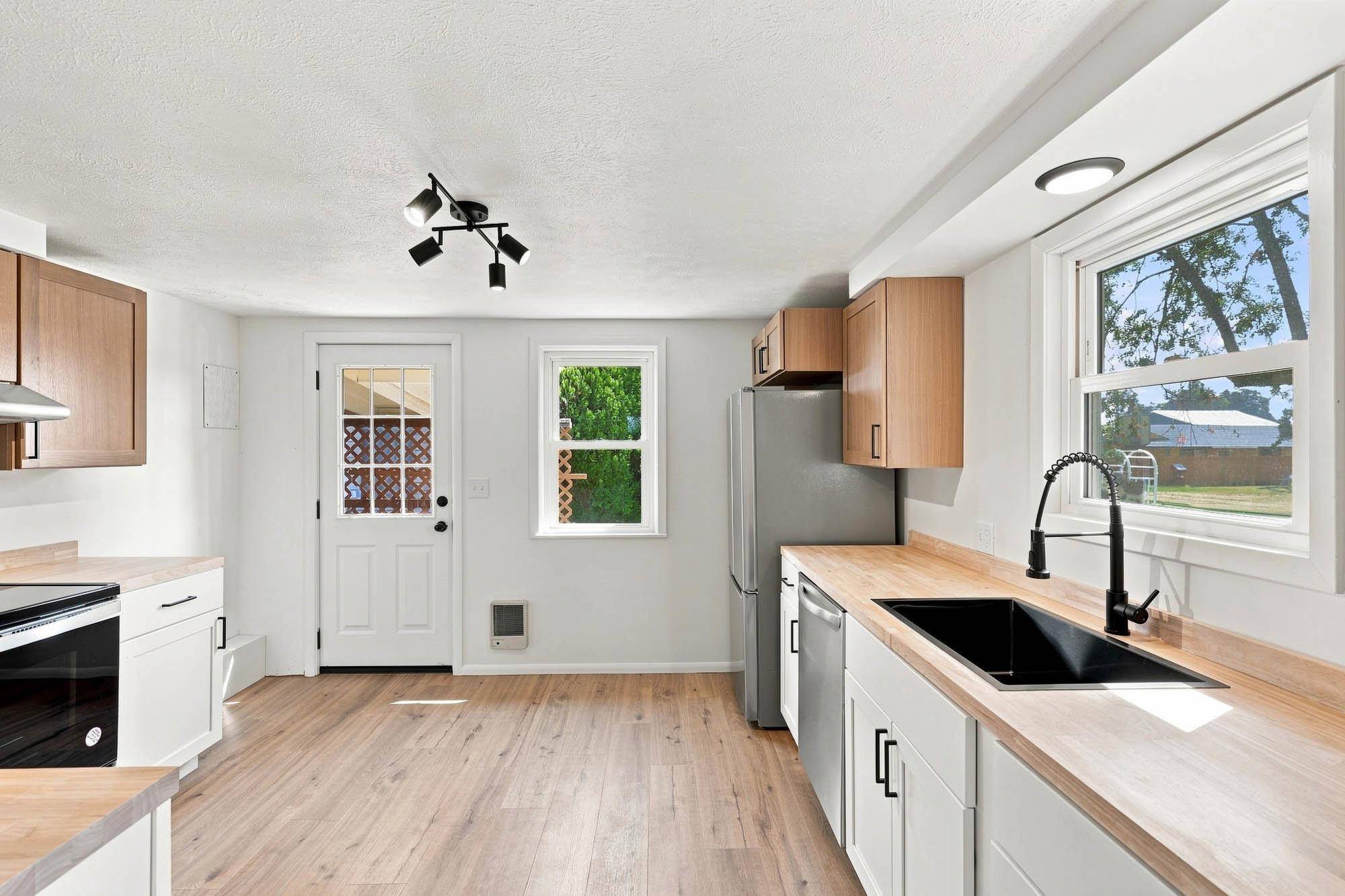 303 E Queen Ave, Spokane, WA 99207
