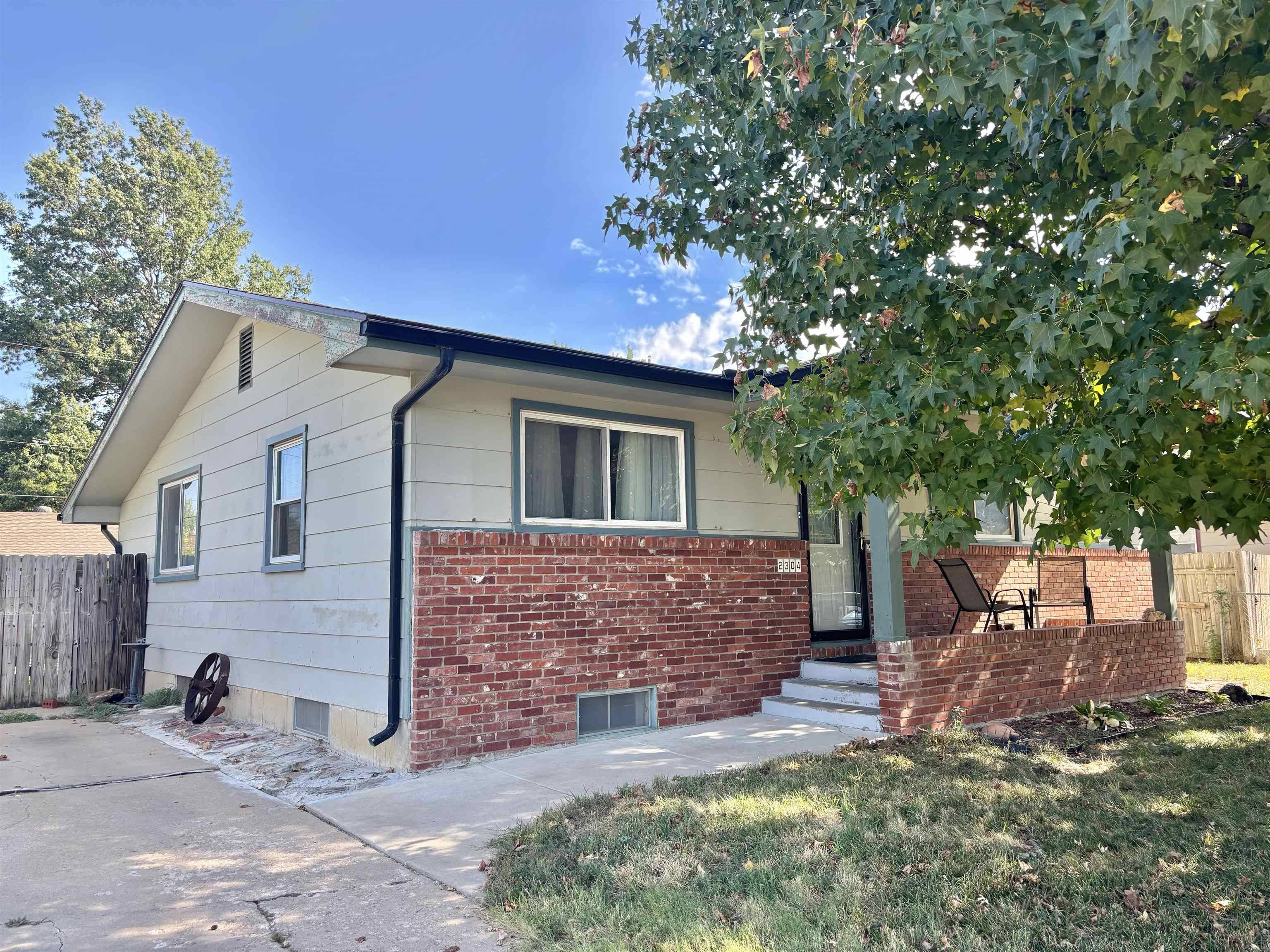 2304 W Southgate St, Wichita, KS 67217