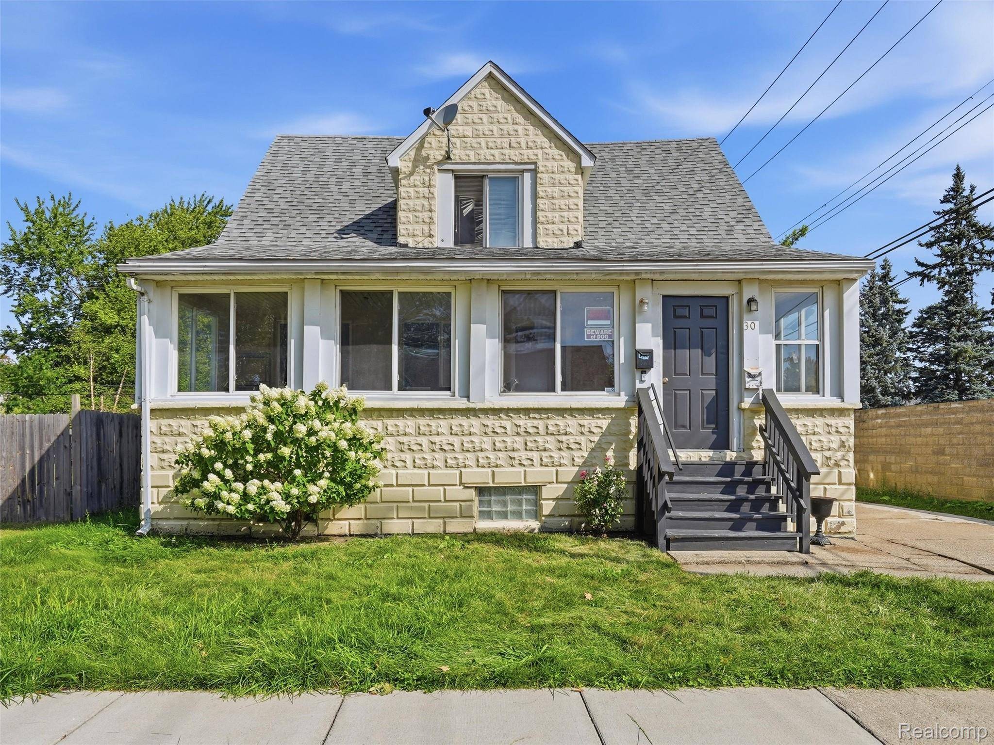 30 W Granet AVE, Hazel Park, MI 48030