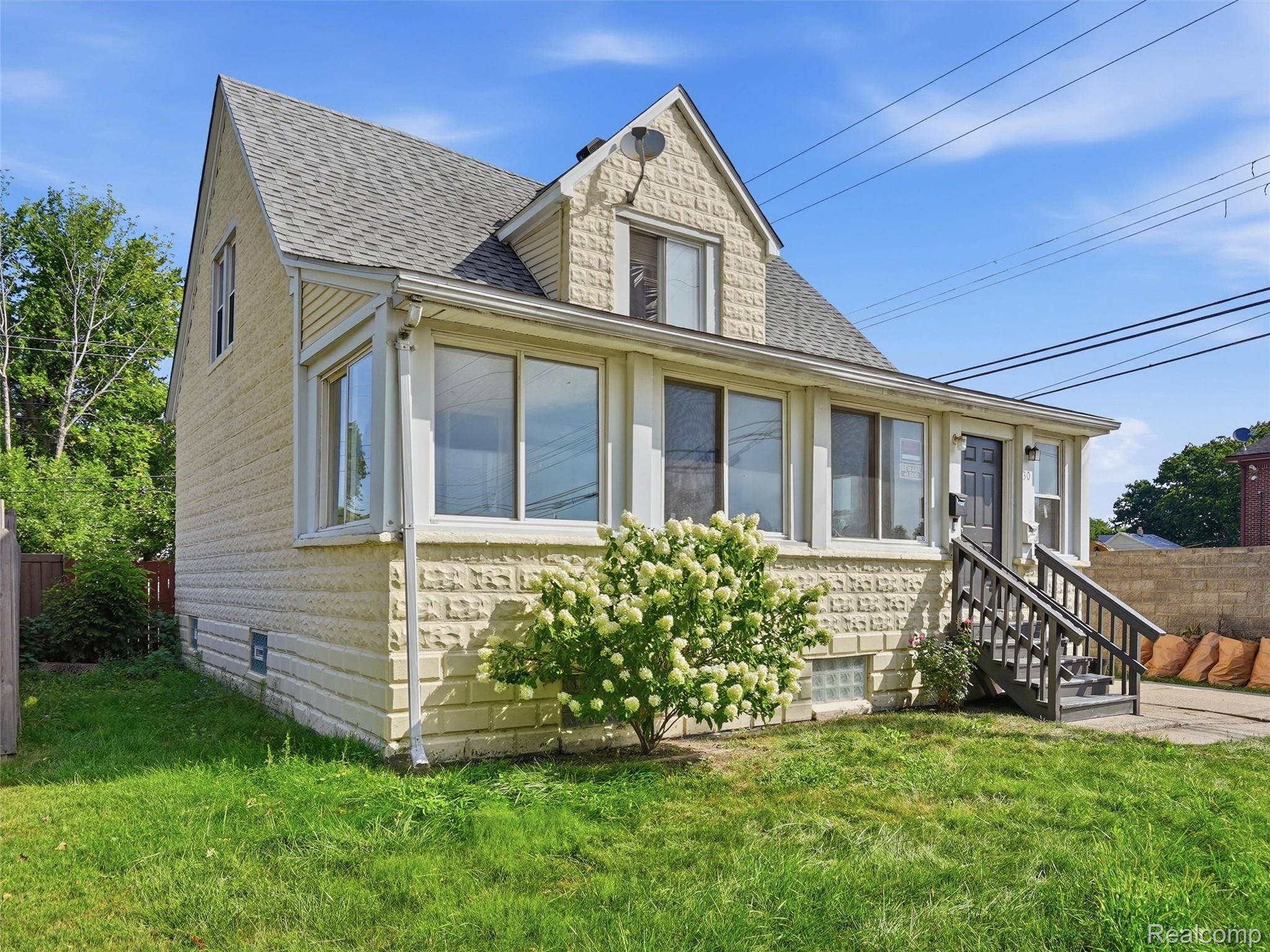 30 W Granet AVE, Hazel Park, MI 48030