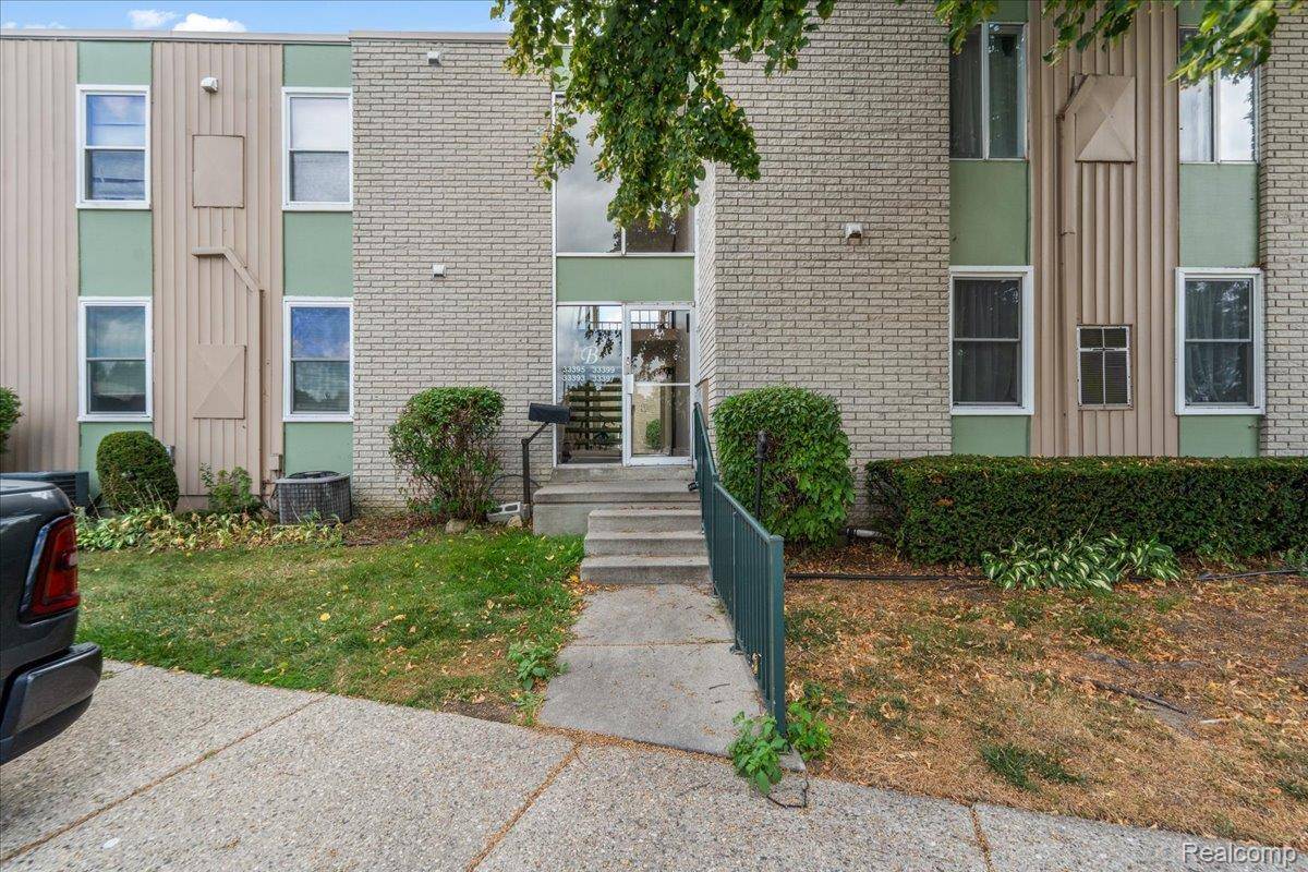 33397 Fargo ST, Livonia, MI 48152