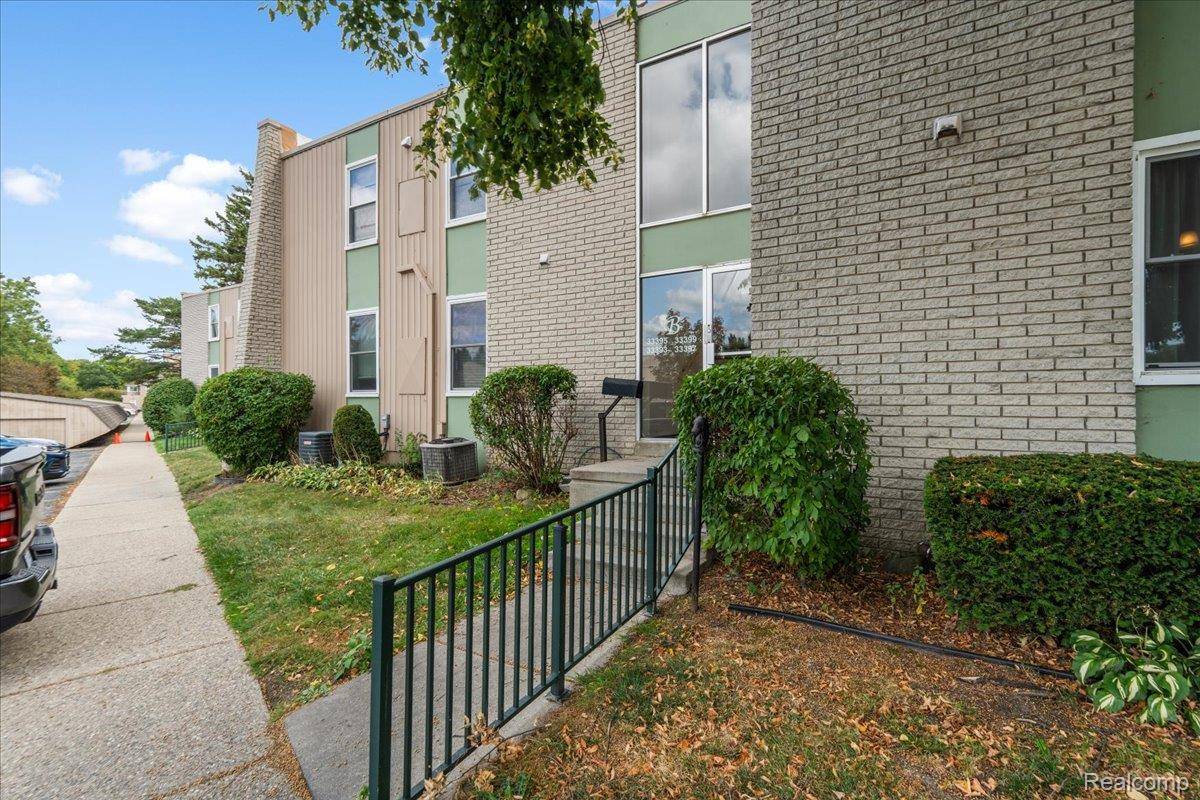 33397 Fargo ST, Livonia, MI 48152