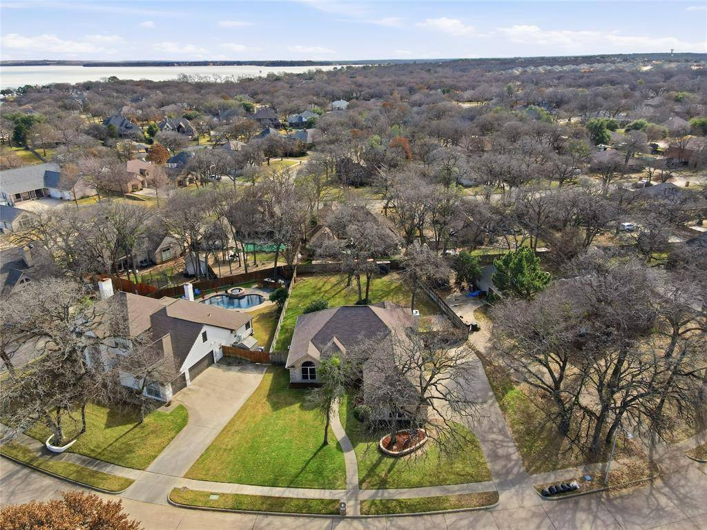 1312 Crows Nest Court, Azle, TX 76020