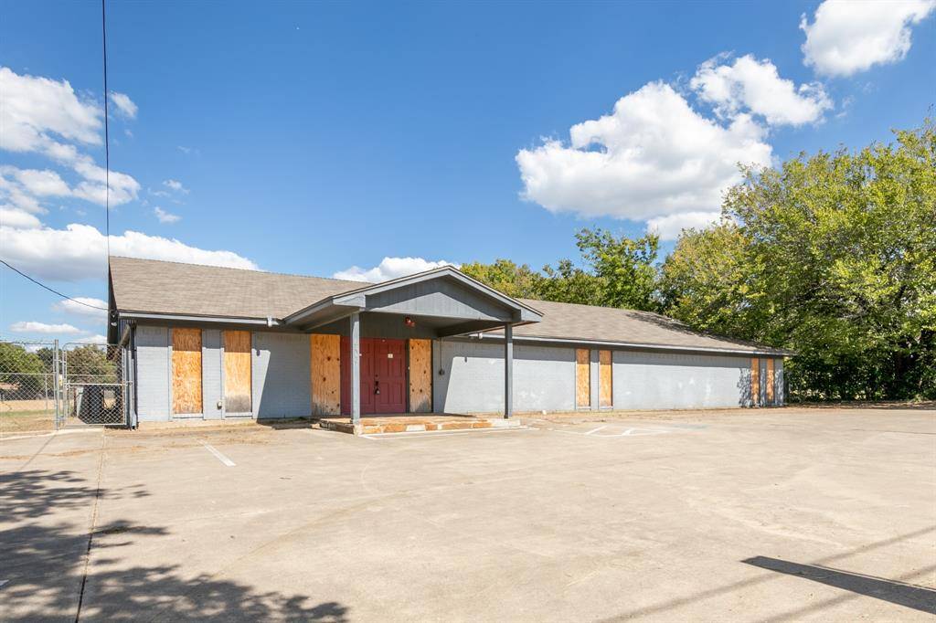 6409 W Poly Webb Road, Arlington, TX 76016