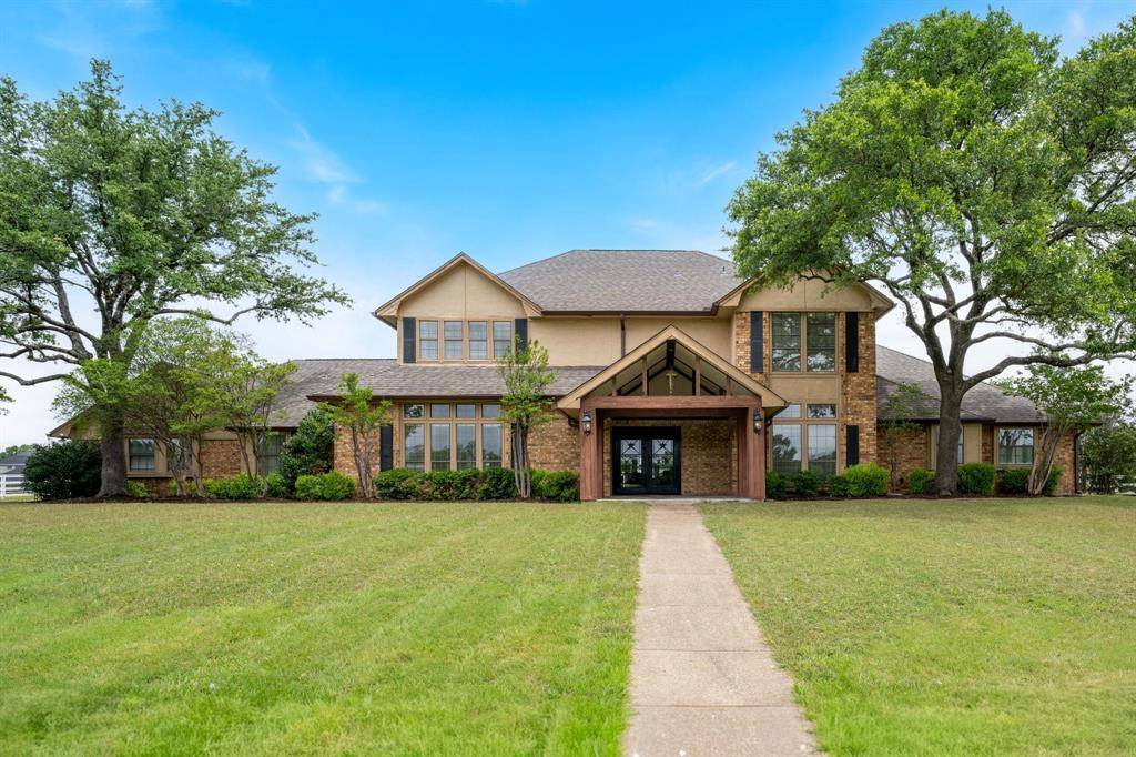915 W Pleasant Run Road, Desoto, TX 75115