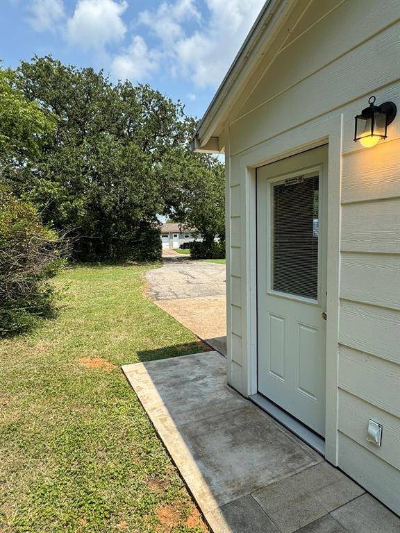 320 W 6th Street, Weatherford, TX 76086