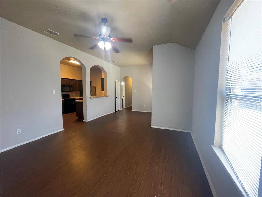 1432 Ravenwood Drive, Mansfield, TX 76063