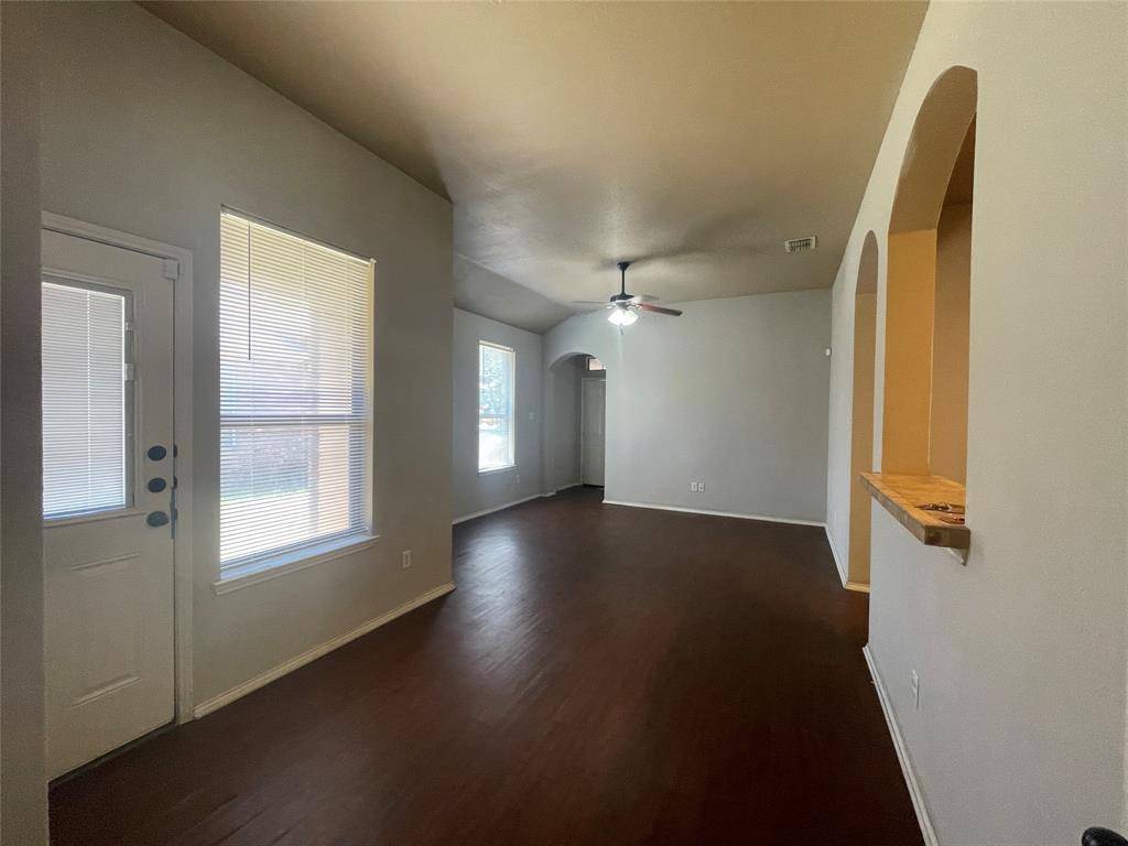 1432 Ravenwood Drive, Mansfield, TX 76063