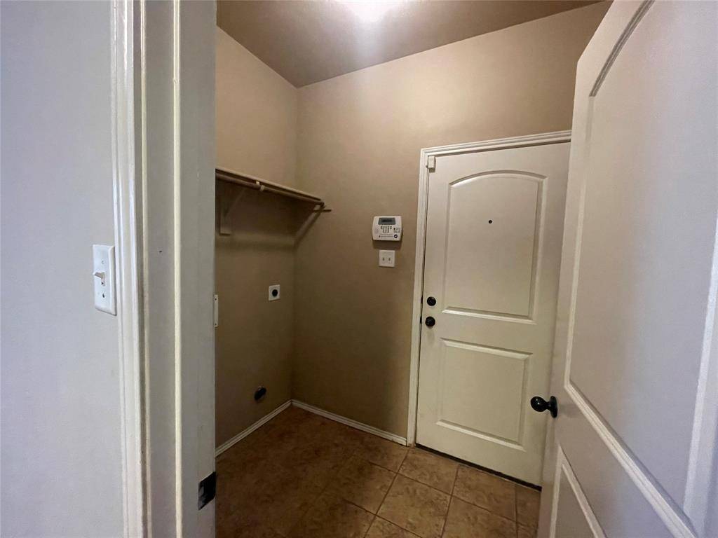 1432 Ravenwood Drive, Mansfield, TX 76063