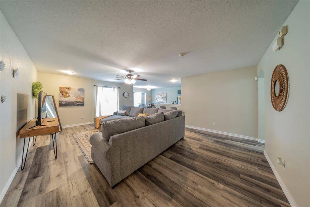 421 Oxford Street, Burleson, TX 76028