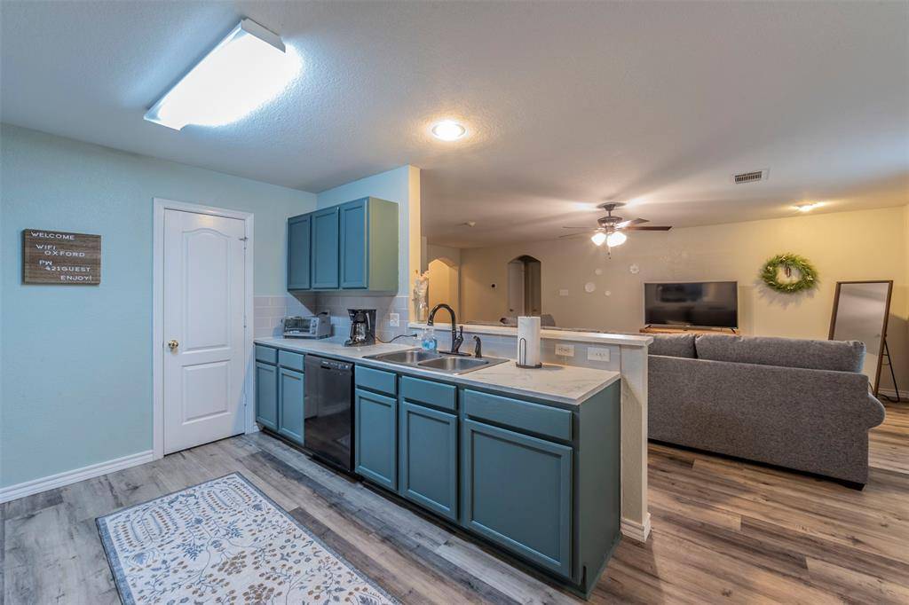 421 Oxford Street, Burleson, TX 76028