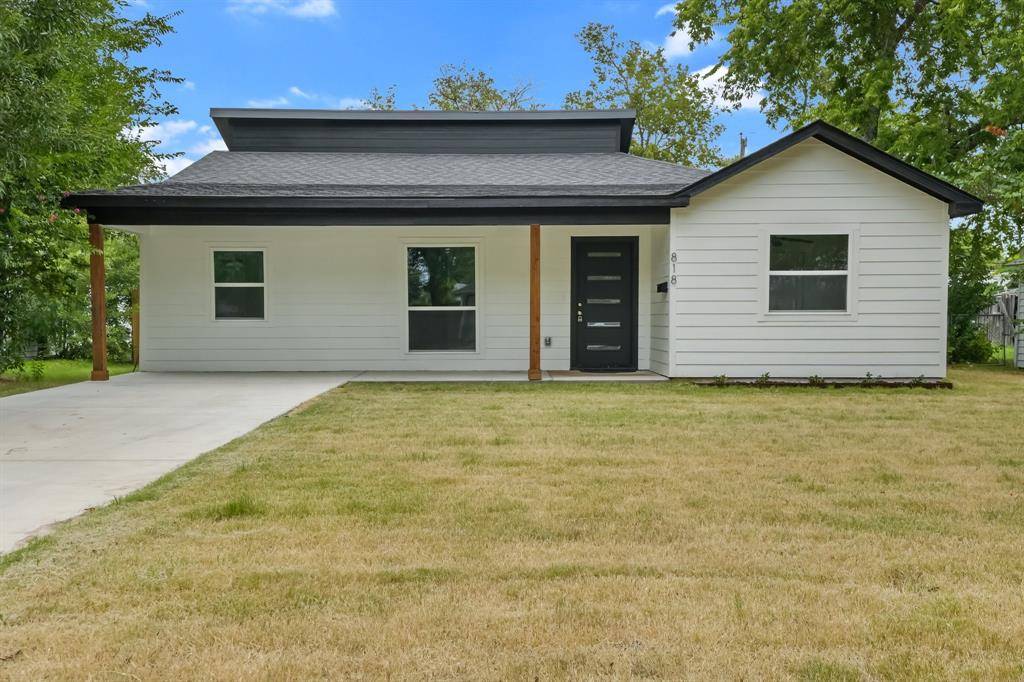 818 Chickasaw Trace, Grand Prairie, TX 75051