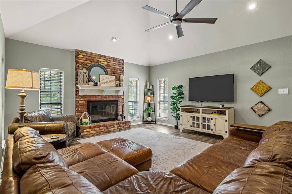 9605 Oak Springs Drive, Woodway, TX 76712