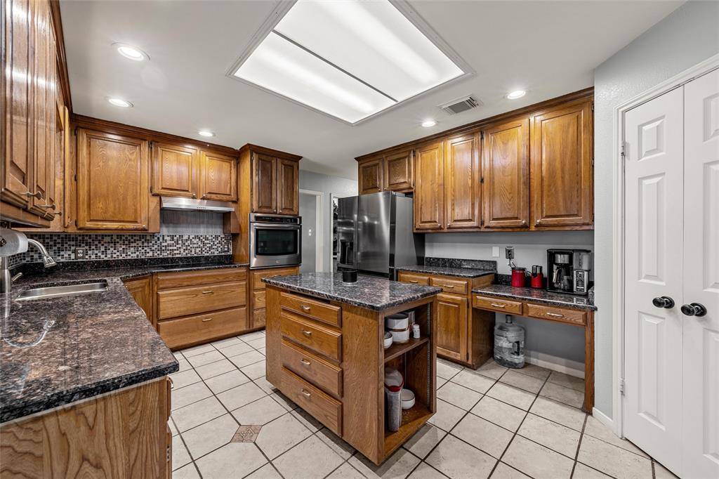 9605 Oak Springs Drive, Woodway, TX 76712