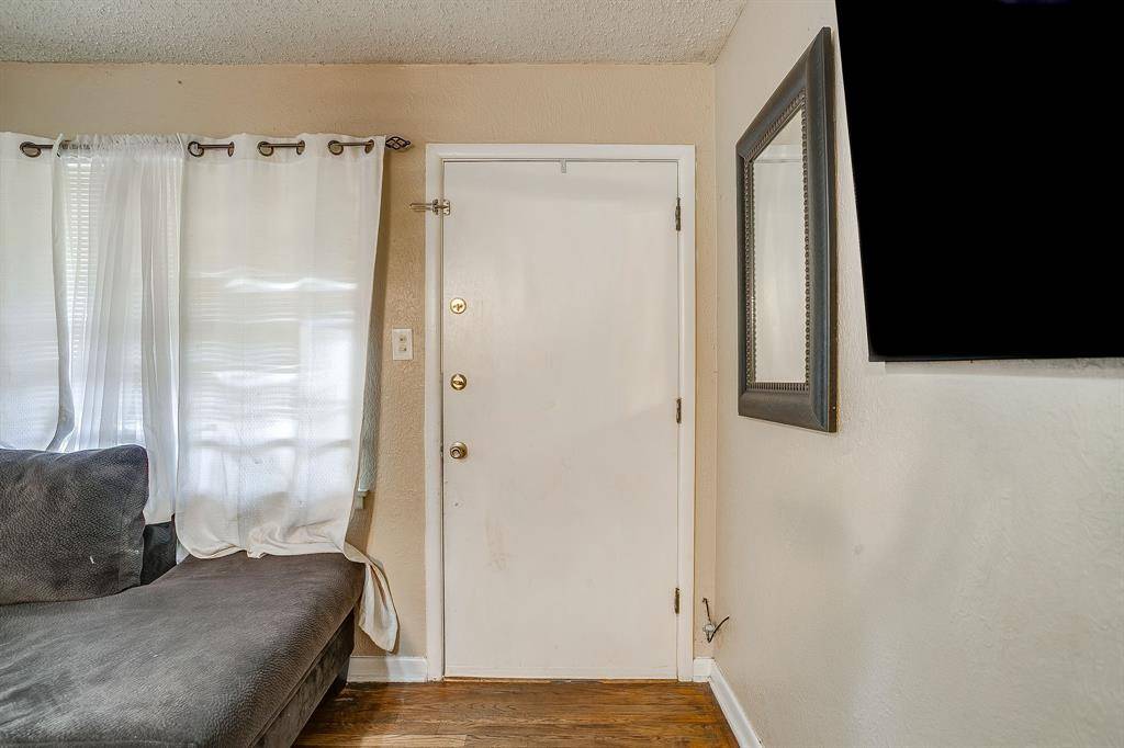 702 Lombardy Lane, Arlington, TX 76013