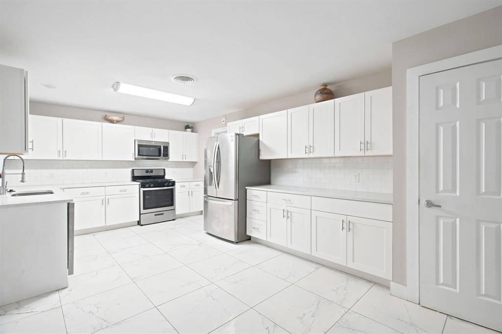 109 W 11th Street, Irving, TX 75060