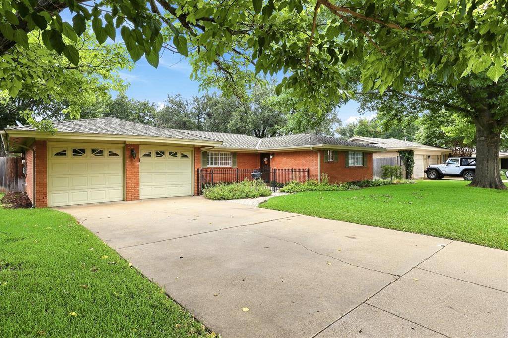 4236 Whitfield Avenue, Fort Worth, TX 76109