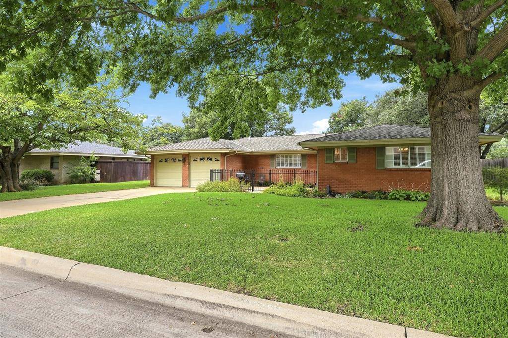 4236 Whitfield Avenue, Fort Worth, TX 76109