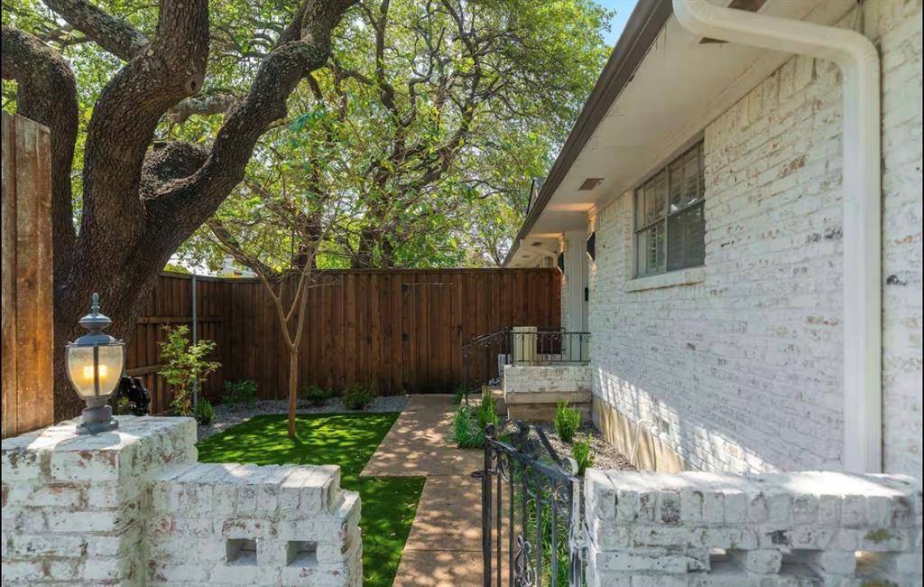 9003 Villa Park Circle, Dallas, TX 75225