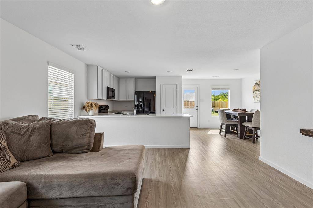 6811 Fairview Avenue, Princeton, TX 75407