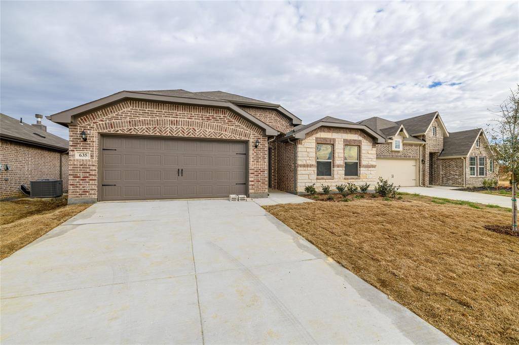 635 Frio Lane, Aubrey, TX 76227