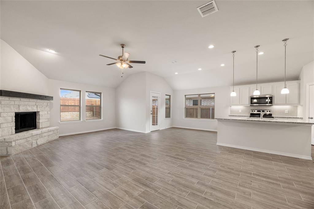 635 Frio Lane, Aubrey, TX 76227