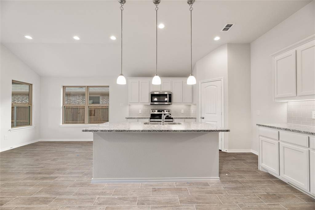 635 Frio Lane, Aubrey, TX 76227