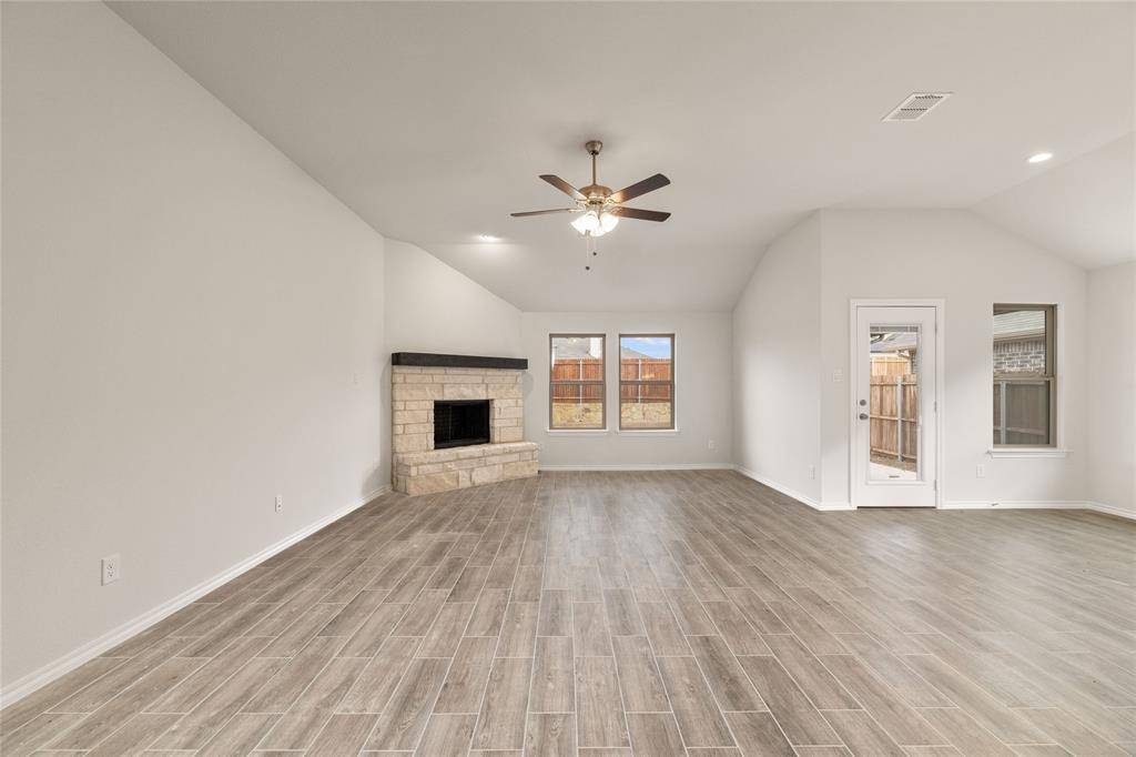 635 Frio Lane, Aubrey, TX 76227