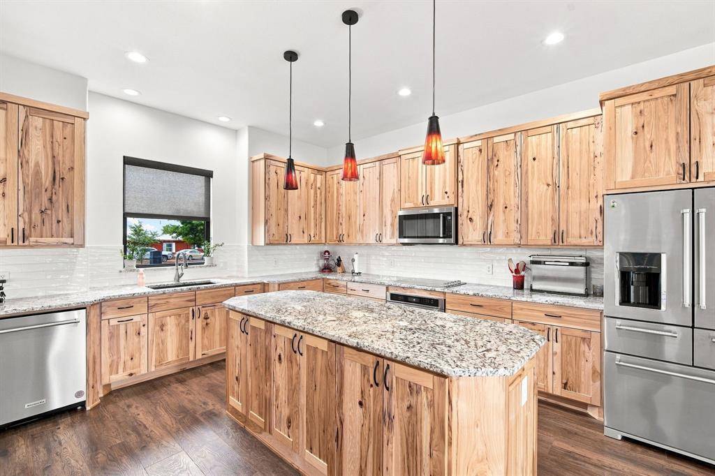 140 Lone Elm Road, Waxahachie, TX 75167