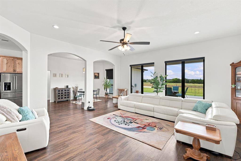 140 Lone Elm Road, Waxahachie, TX 75167