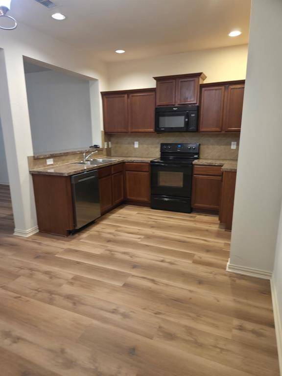 6820 Carrington Lane, Fort Worth, TX 76137
