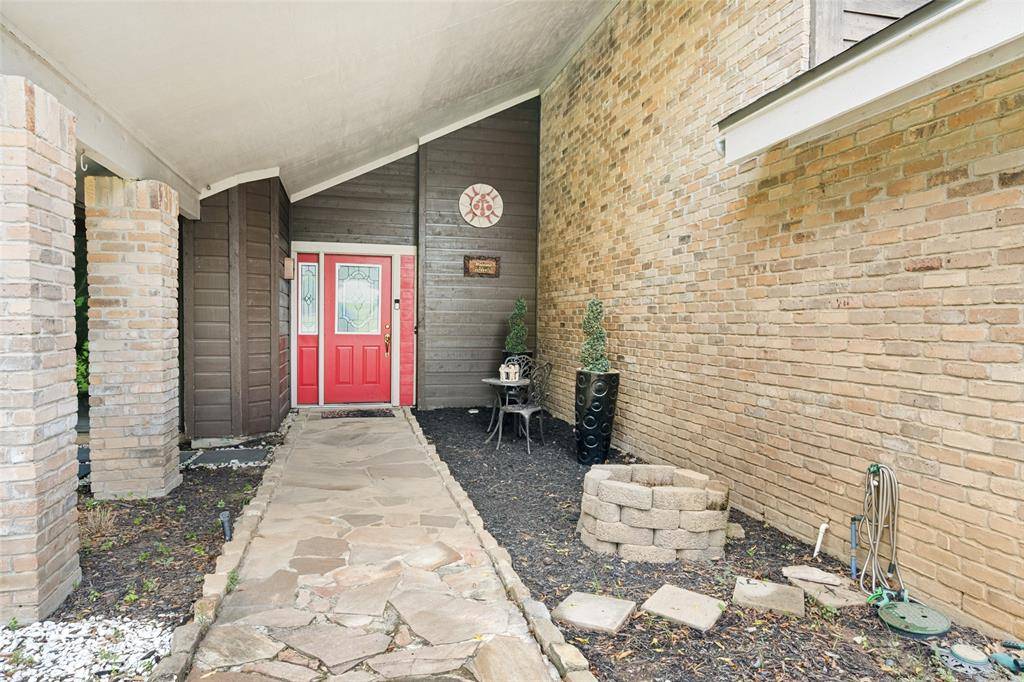 2512 Winding Hollow Lane, Arlington, TX 76006