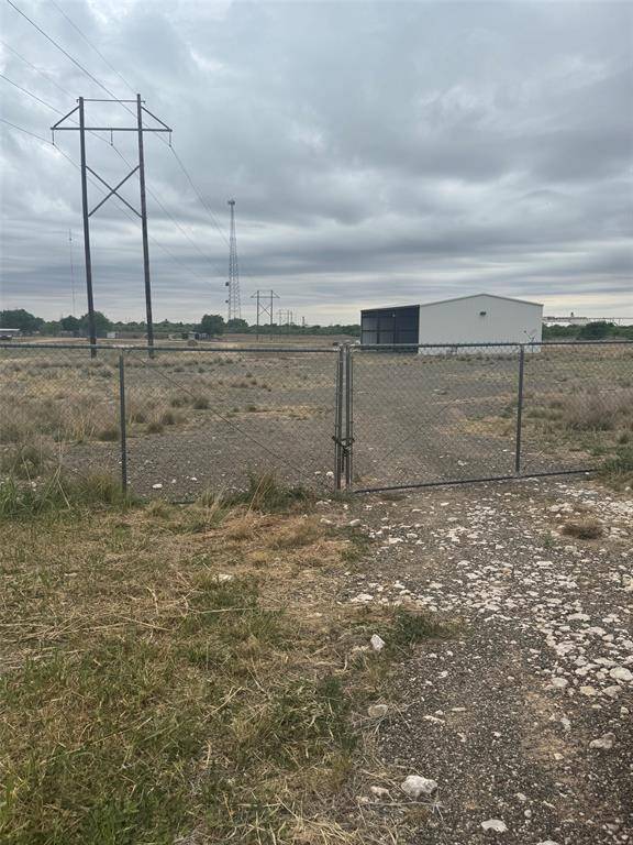 FM 2568 Florez Road, Quanah, TX 79252