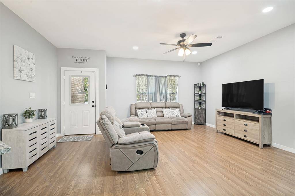 700 E Hickory Street, Kaufman, TX 75142