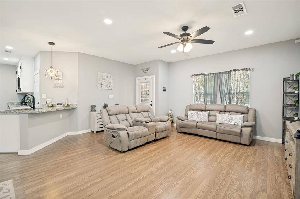 700 E Hickory Street, Kaufman, TX 75142