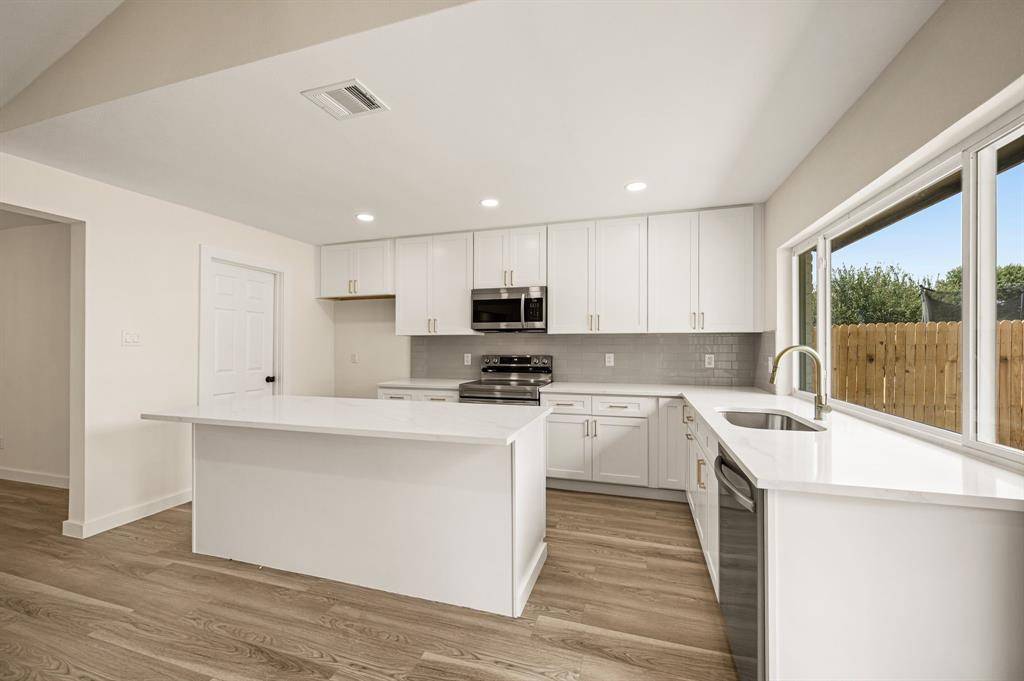 1003 Summit Circle, Carrollton, TX 75006