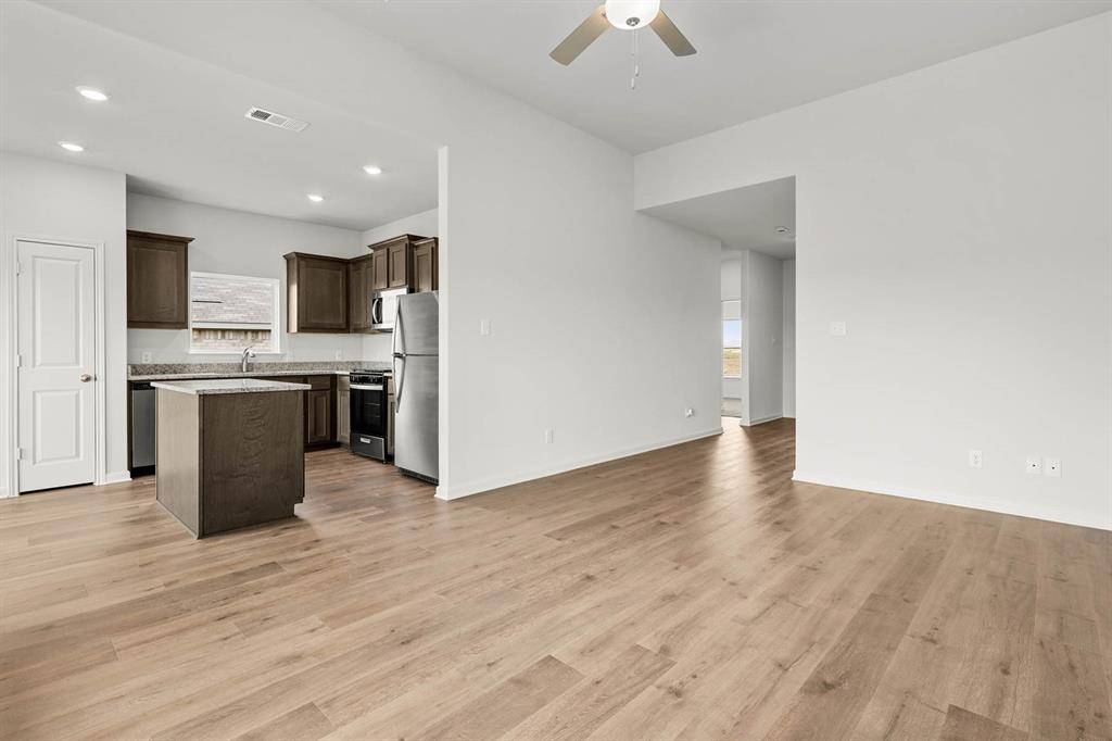 305 Revolution Drive, Venus, TX 76084